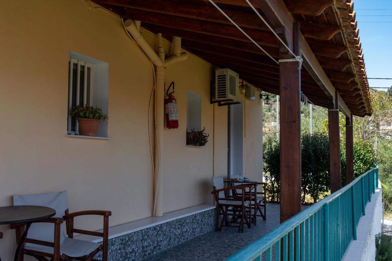 Agali Beach Pansion Mármaron Exterior foto